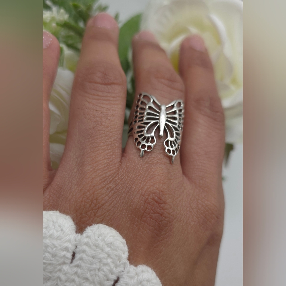🥰 REAGAN BUTTERFLY RING - Picture 3 of 8